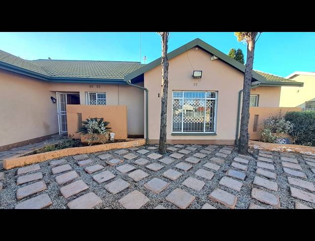 3 BEDROOM HOUSE FOR SALE IN VANDERBIJLPARK SE 6